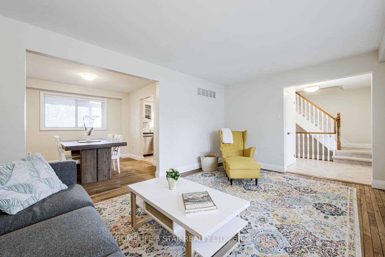 Photo 4 of 114 Moore Park Drive, King, Schomberg — HOMEH