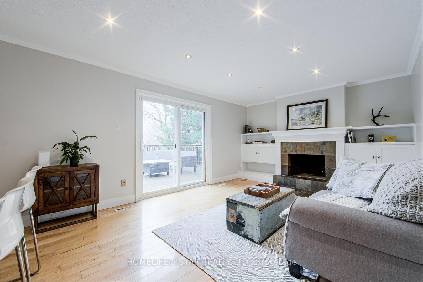 Photo 10 of 114 Moore Park Drive, King, Schomberg — HOMEH