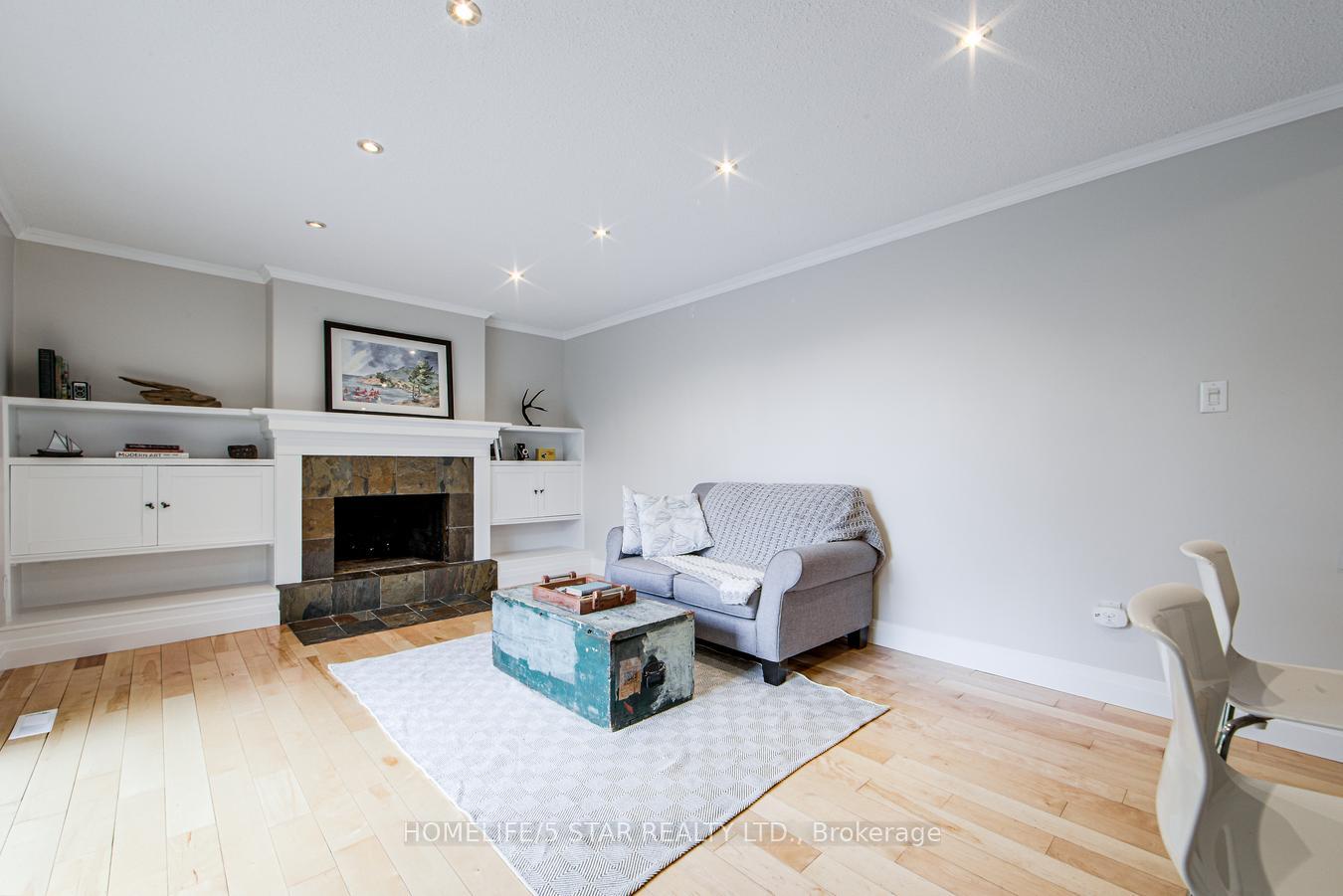 Photo 11 of 114 Moore Park Drive, King, Schomberg — HOMEH