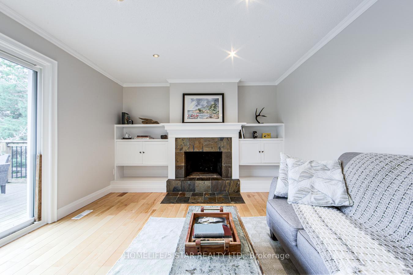 Photo 12 of 114 Moore Park Drive, King, Schomberg — HOMEH