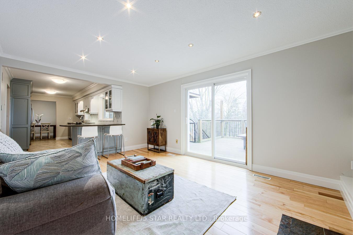Photo 13 of 114 Moore Park Drive, King, Schomberg — HOMEH
