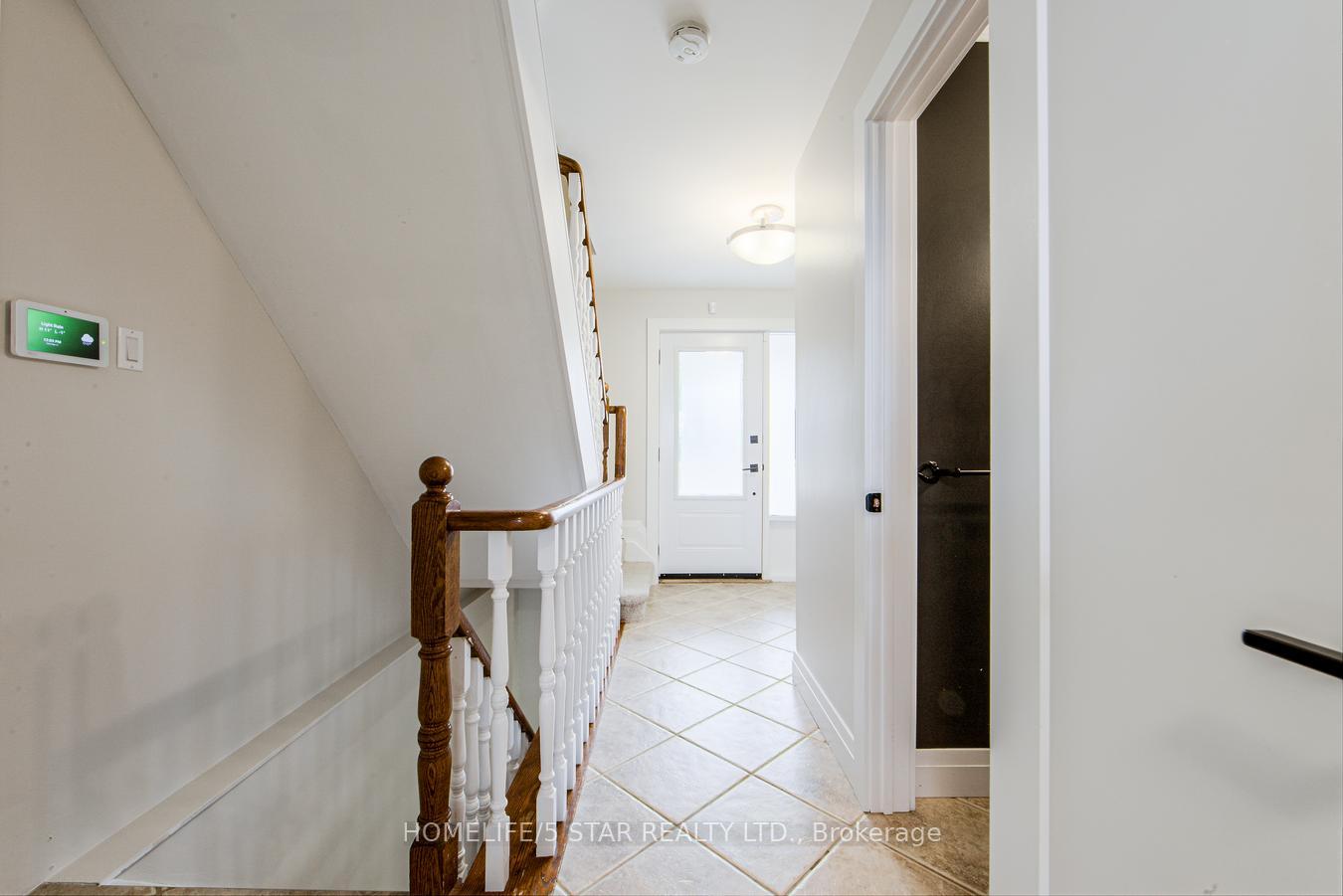 Photo 14 of 114 Moore Park Drive, King, Schomberg — HOMEH