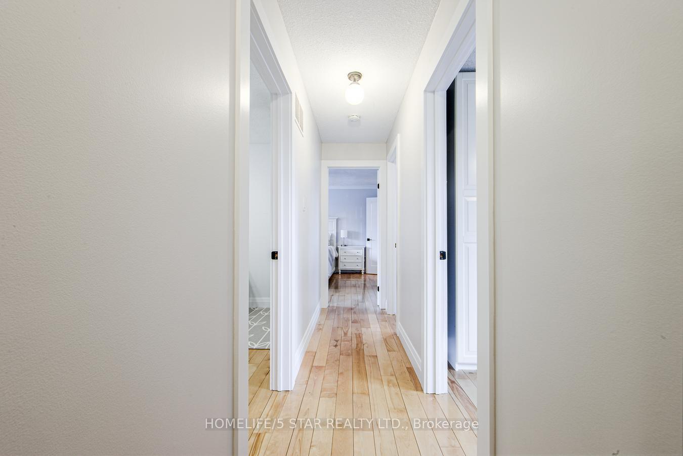 Photo 18 of 114 Moore Park Drive, King, Schomberg — HOMEH