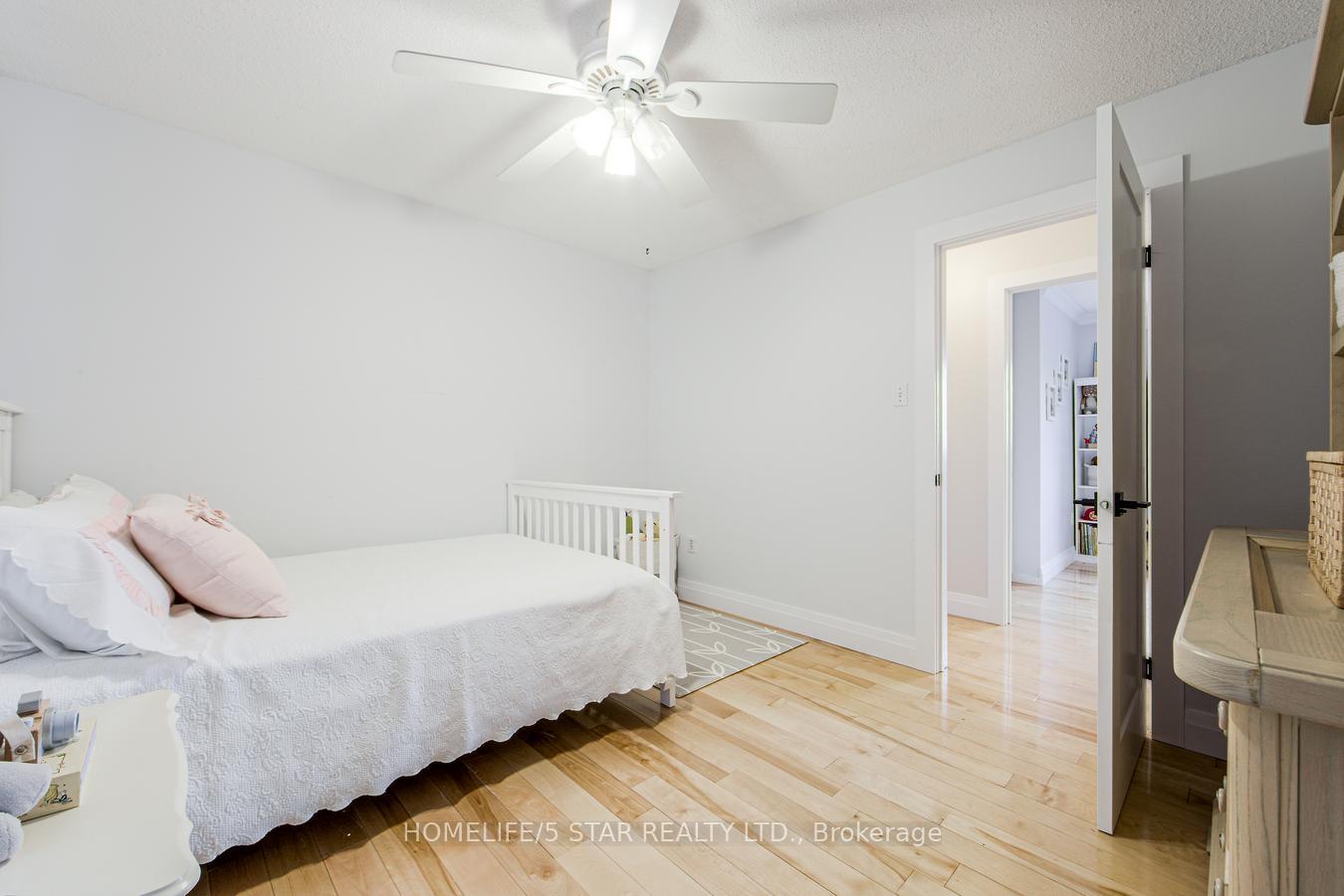 Photo 20 of 114 Moore Park Drive, King, Schomberg — HOMEH