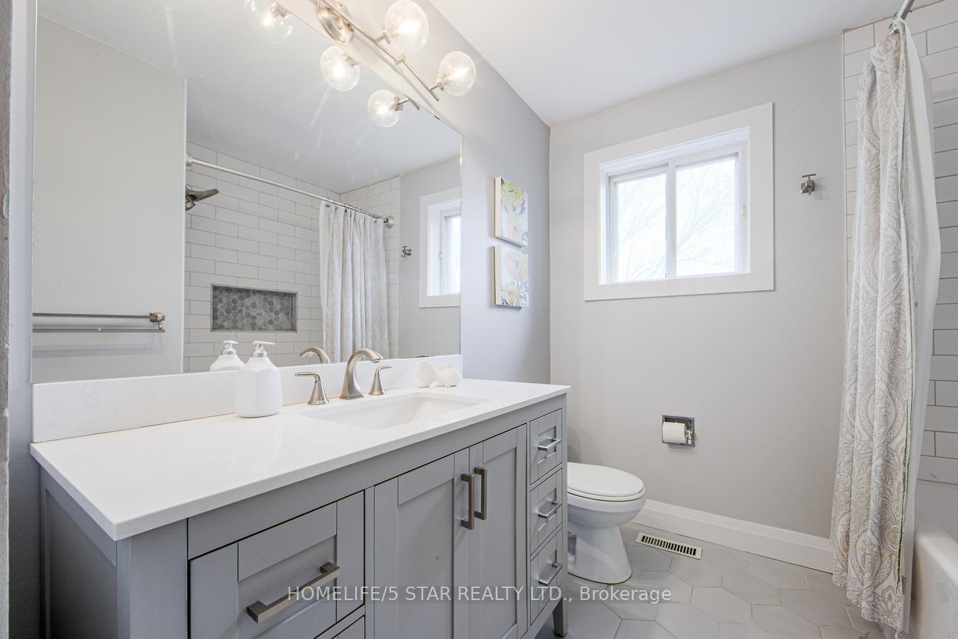 Photo 24 of 114 Moore Park Drive, King, Schomberg — HOMEH