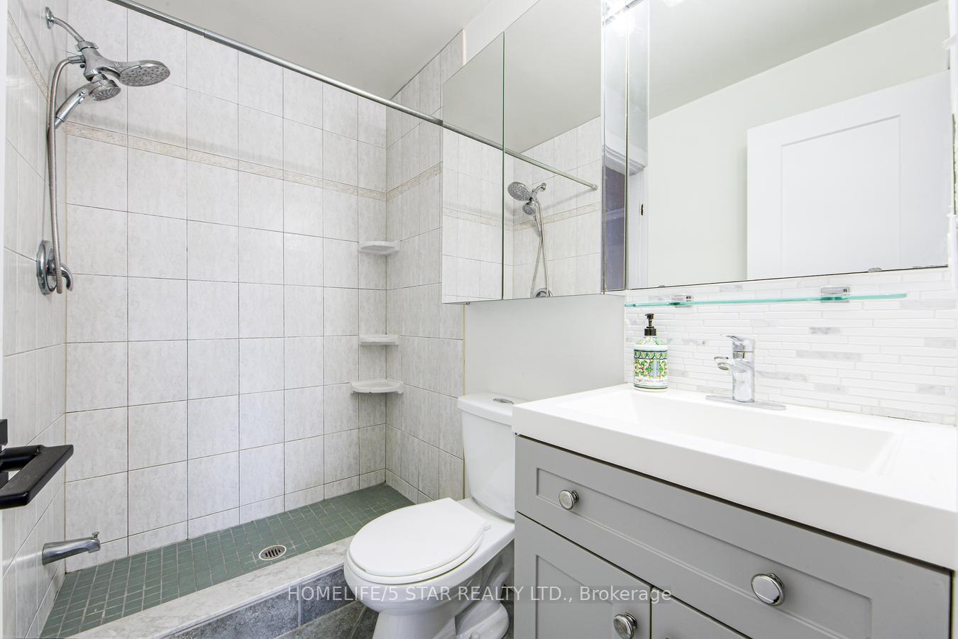 Photo 30 of 114 Moore Park Drive, King, Schomberg — HOMEH