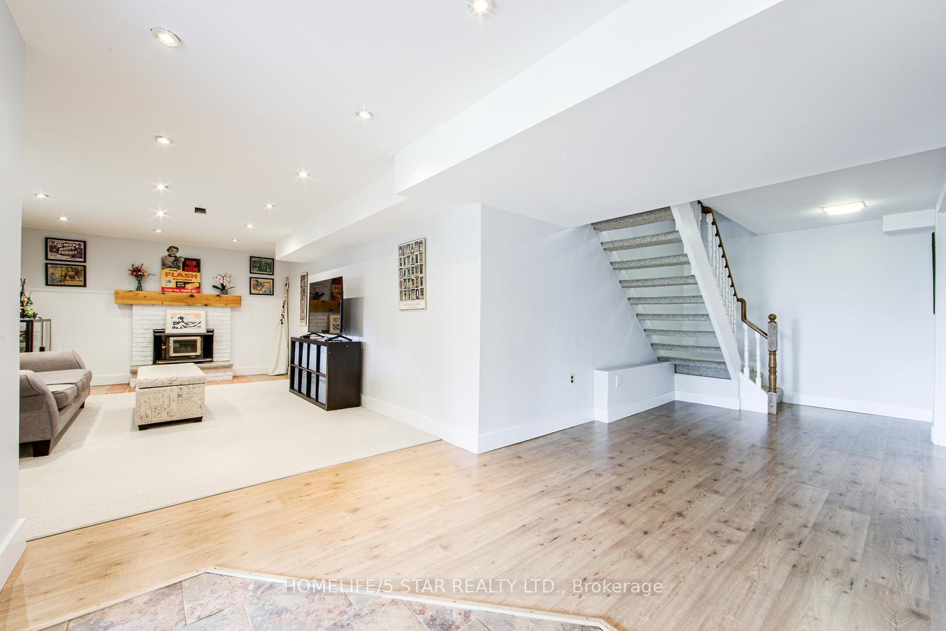 Photo 32 of 114 Moore Park Drive, King, Schomberg — HOMEH