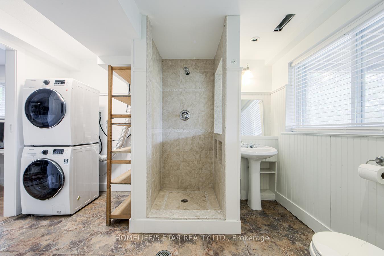 Photo 36 of 114 Moore Park Drive, King, Schomberg — HOMEH