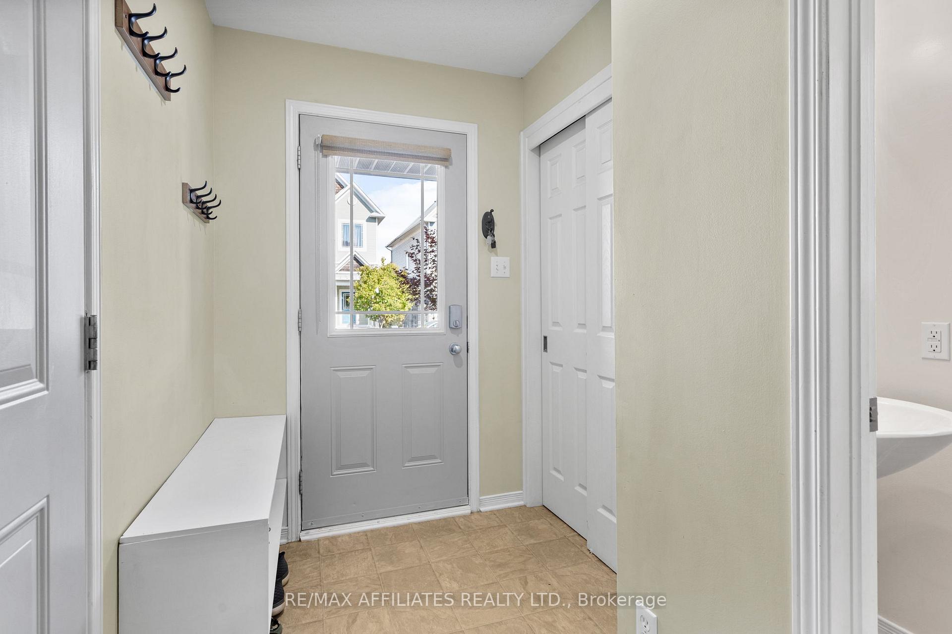 Photo 3 of 215 Catamount Court, Ottawa, Kanata - Emerald Meadows/Trailwest — HOMEH