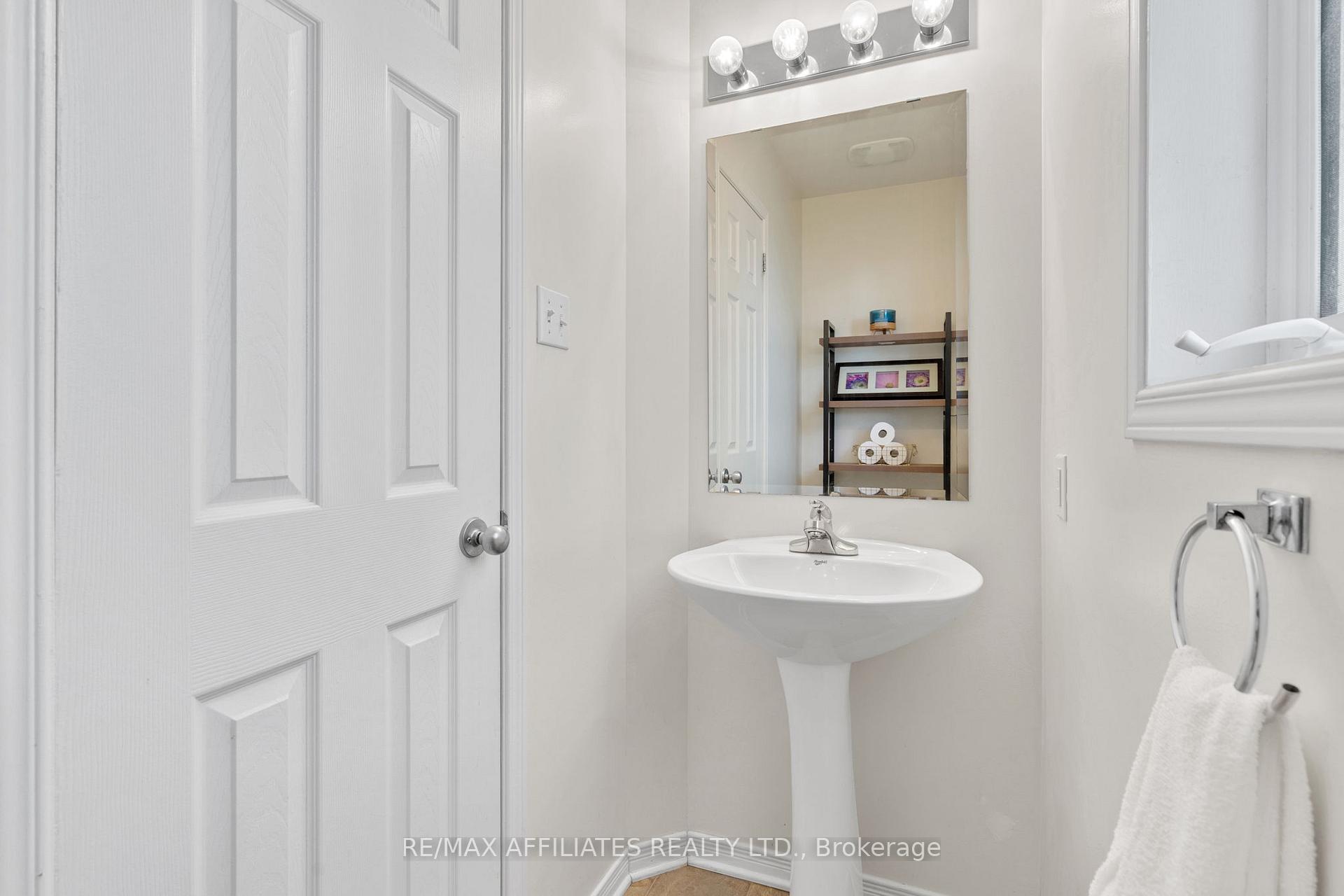 Photo 5 of 215 Catamount Court, Ottawa, Kanata - Emerald Meadows/Trailwest — HOMEH