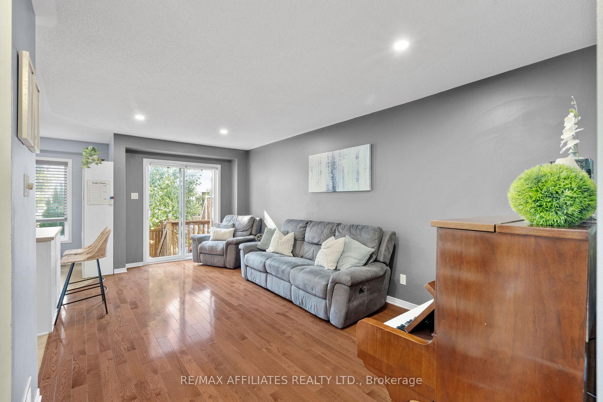 Photo 6 of 215 Catamount Court, Ottawa, Kanata - Emerald Meadows/Trailwest — HOMEH