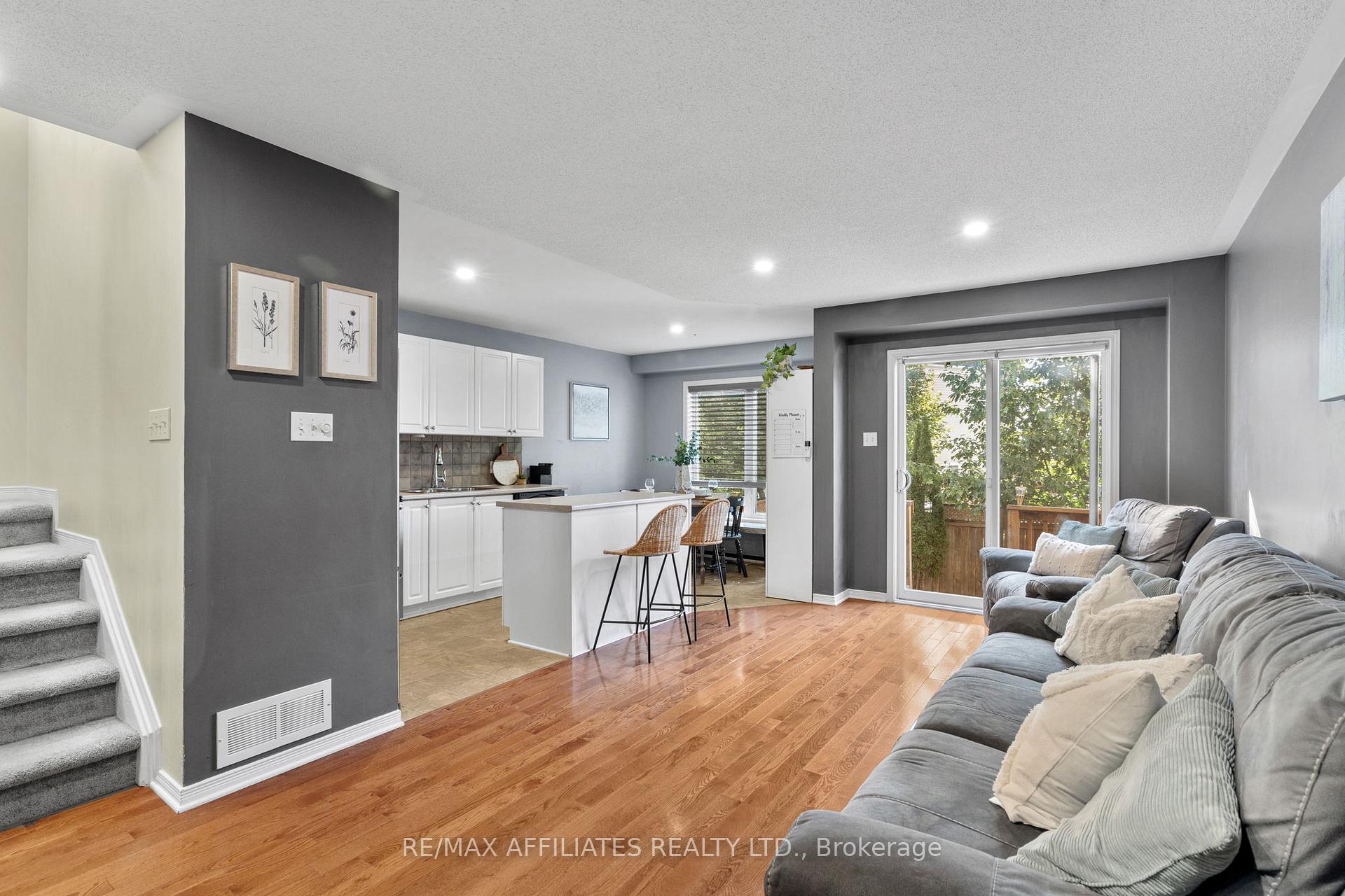 Photo 7 of 215 Catamount Court, Ottawa, Kanata - Emerald Meadows/Trailwest — HOMEH