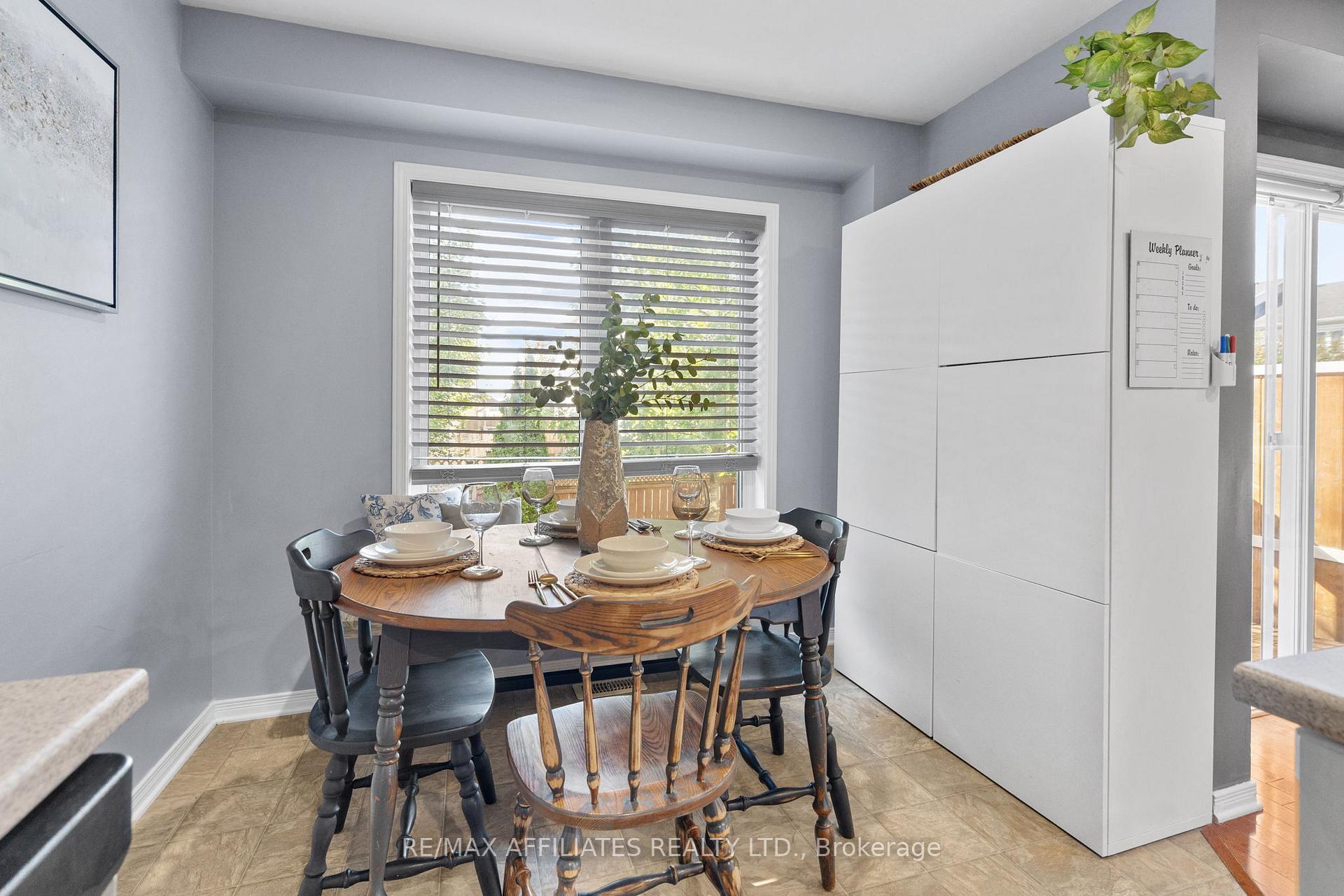 Photo 10 of 215 Catamount Court, Ottawa, Kanata - Emerald Meadows/Trailwest — HOMEH
