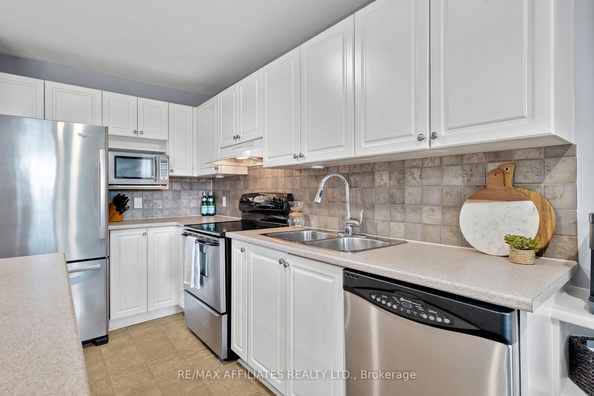Photo 11 of 215 Catamount Court, Ottawa, Kanata - Emerald Meadows/Trailwest — HOMEH
