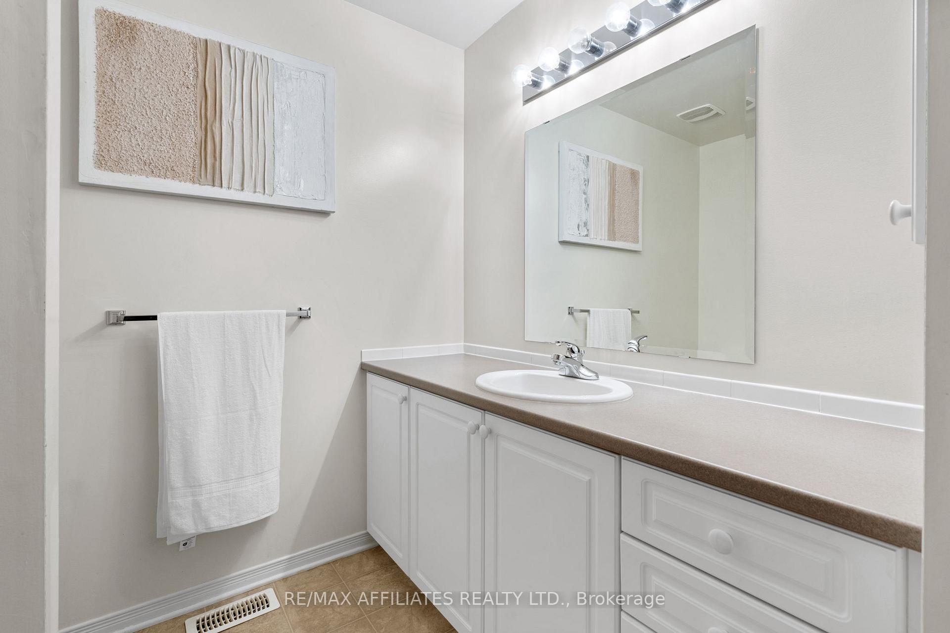 Photo 25 of 215 Catamount Court, Ottawa, Kanata - Emerald Meadows/Trailwest — HOMEH