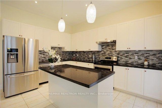 Photo 7 of 15 Mario Avenue, Markham, Cachet — HOMEH