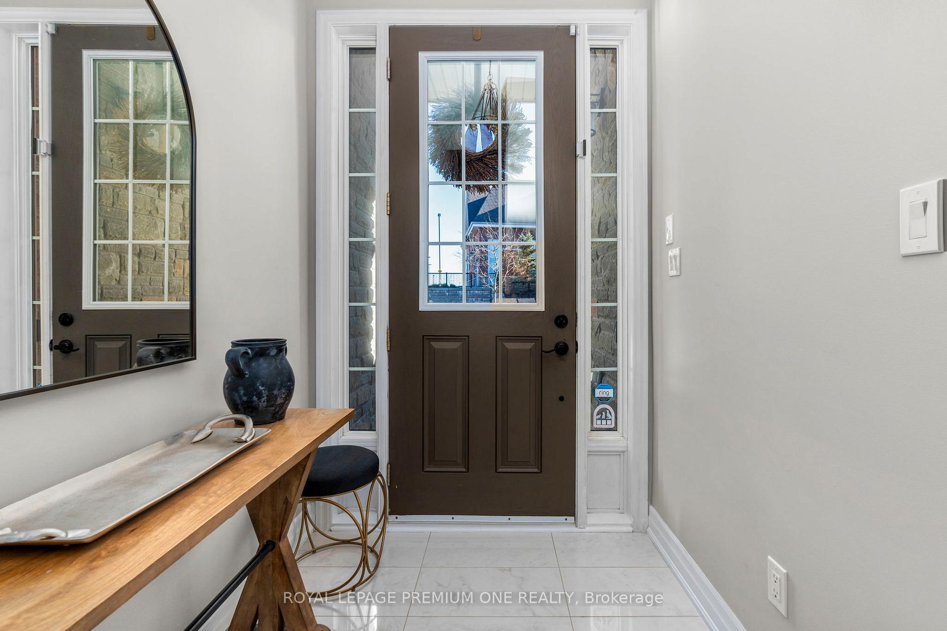 Photo 3 of 42 Wells Orchard Crescent, King, King City — HOMEH