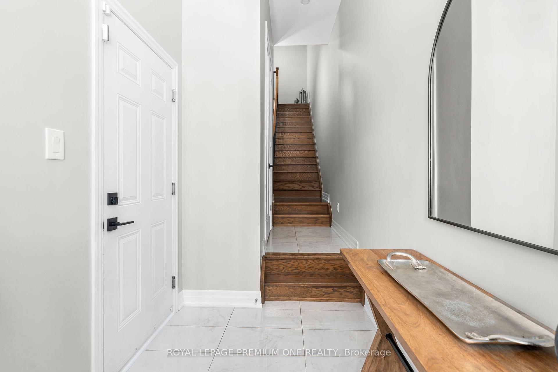 Photo 4 of 42 Wells Orchard Crescent, King, King City — HOMEH