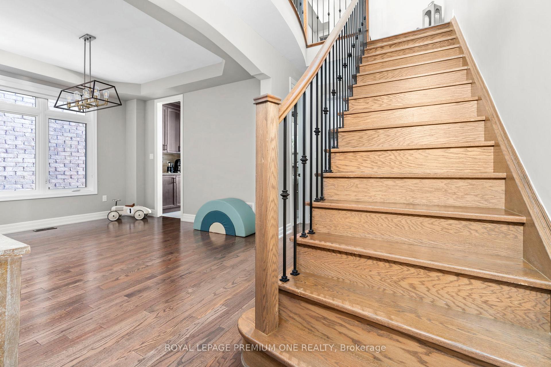 Photo 5 of 42 Wells Orchard Crescent, King, King City — HOMEH