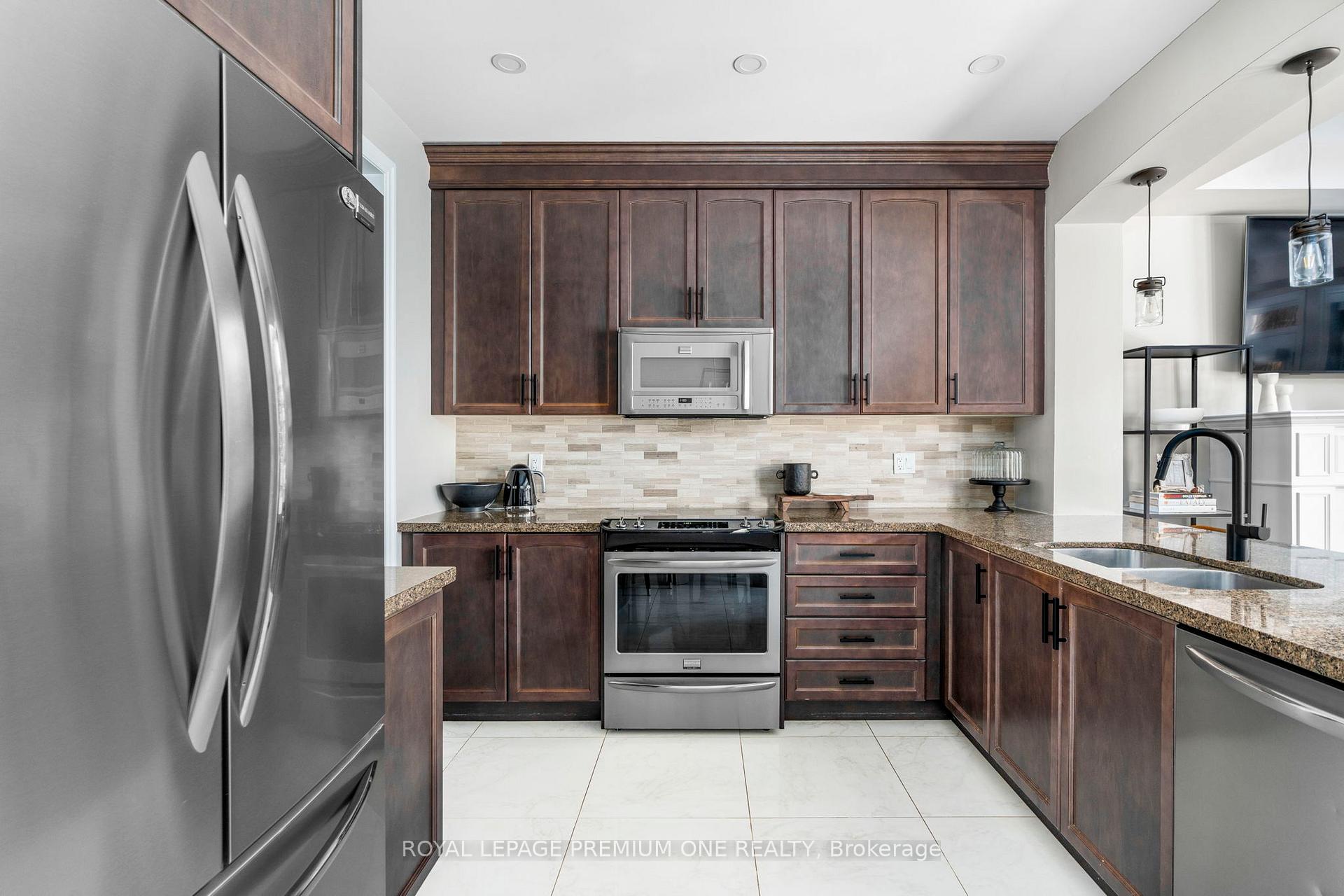 Photo 12 of 42 Wells Orchard Crescent, King, King City — HOMEH