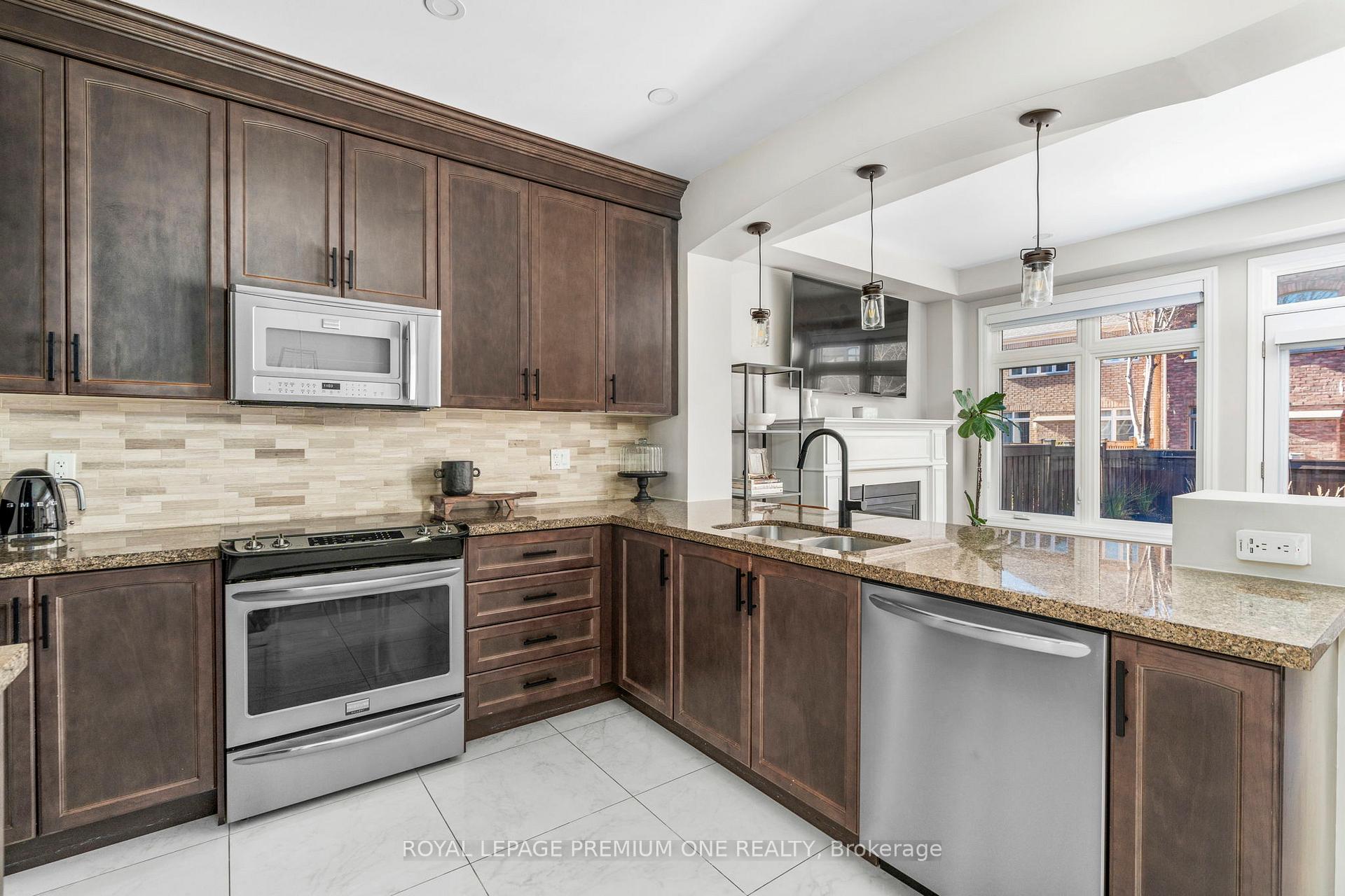 Photo 13 of 42 Wells Orchard Crescent, King, King City — HOMEH