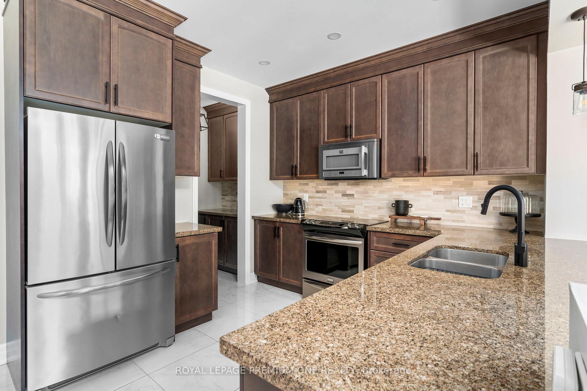 Photo 14 of 42 Wells Orchard Crescent, King, King City — HOMEH