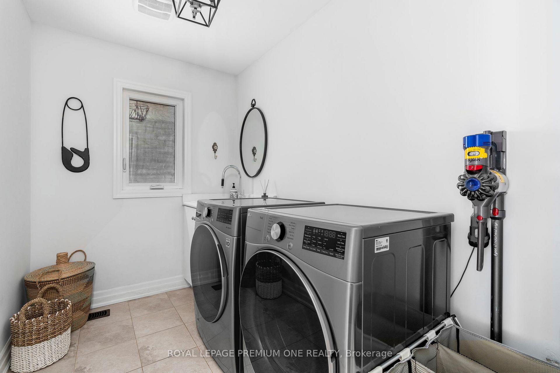Photo 21 of 42 Wells Orchard Crescent, King, King City — HOMEH