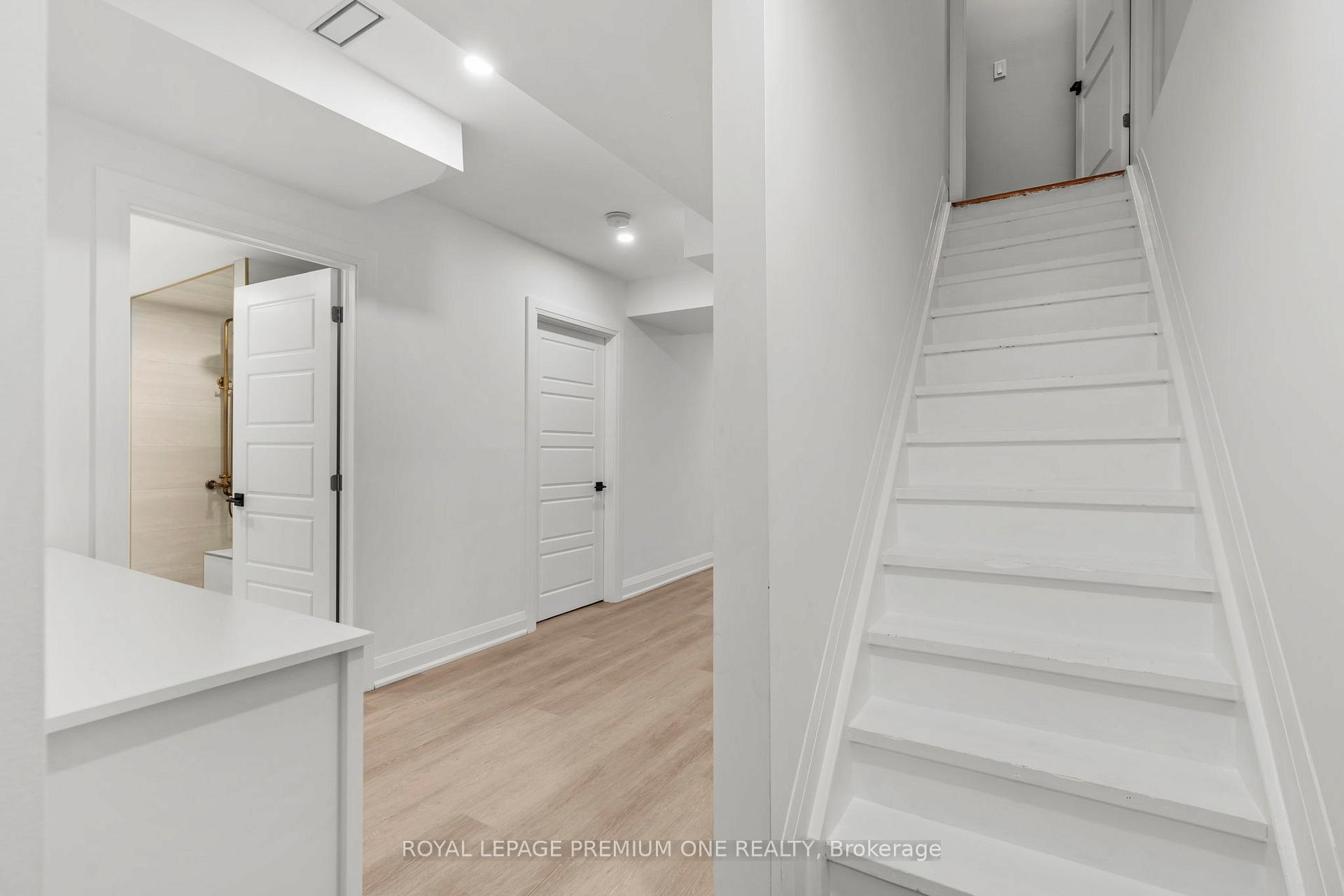 Photo 32 of 42 Wells Orchard Crescent, King, King City — HOMEH