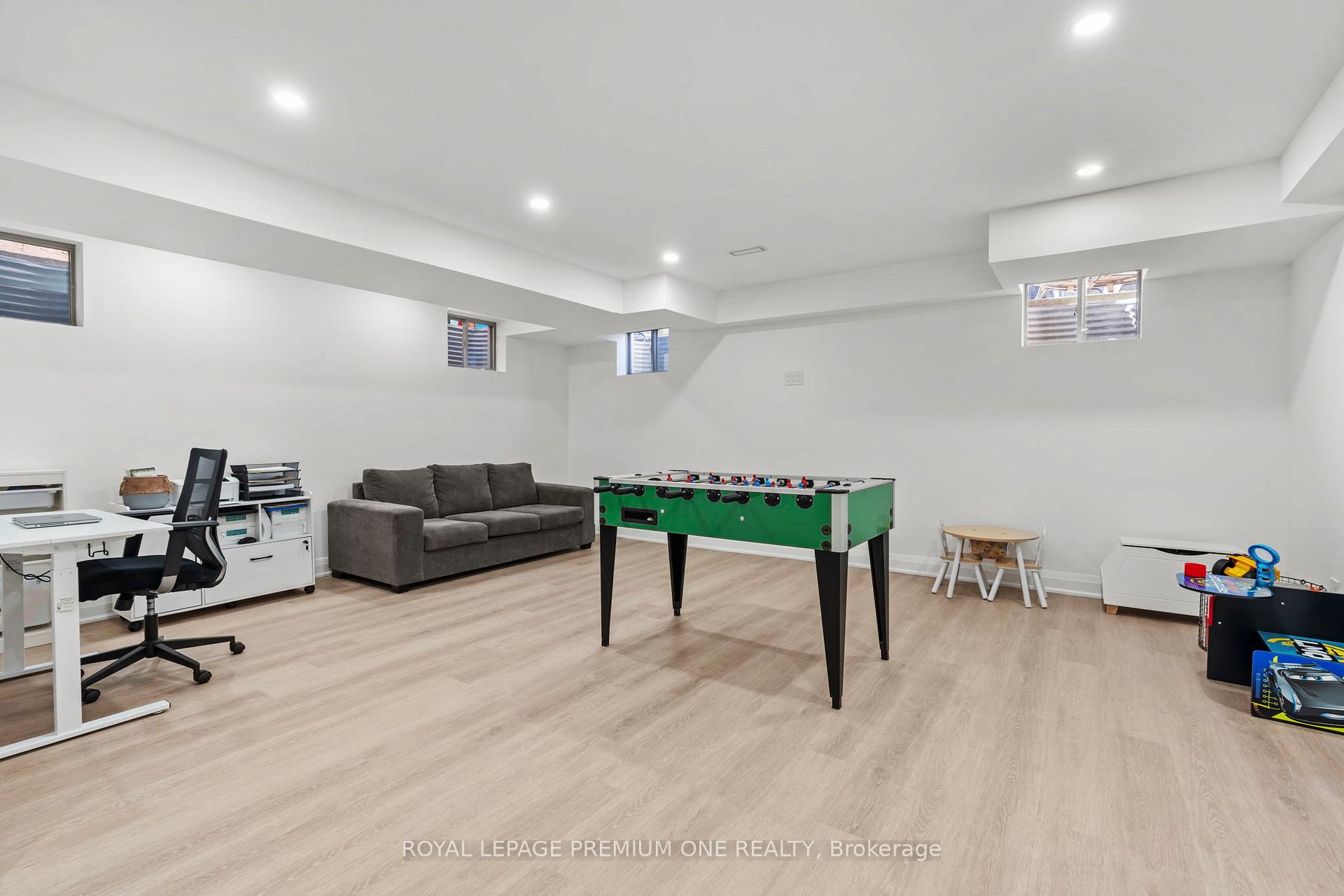 Photo 35 of 42 Wells Orchard Crescent, King, King City — HOMEH
