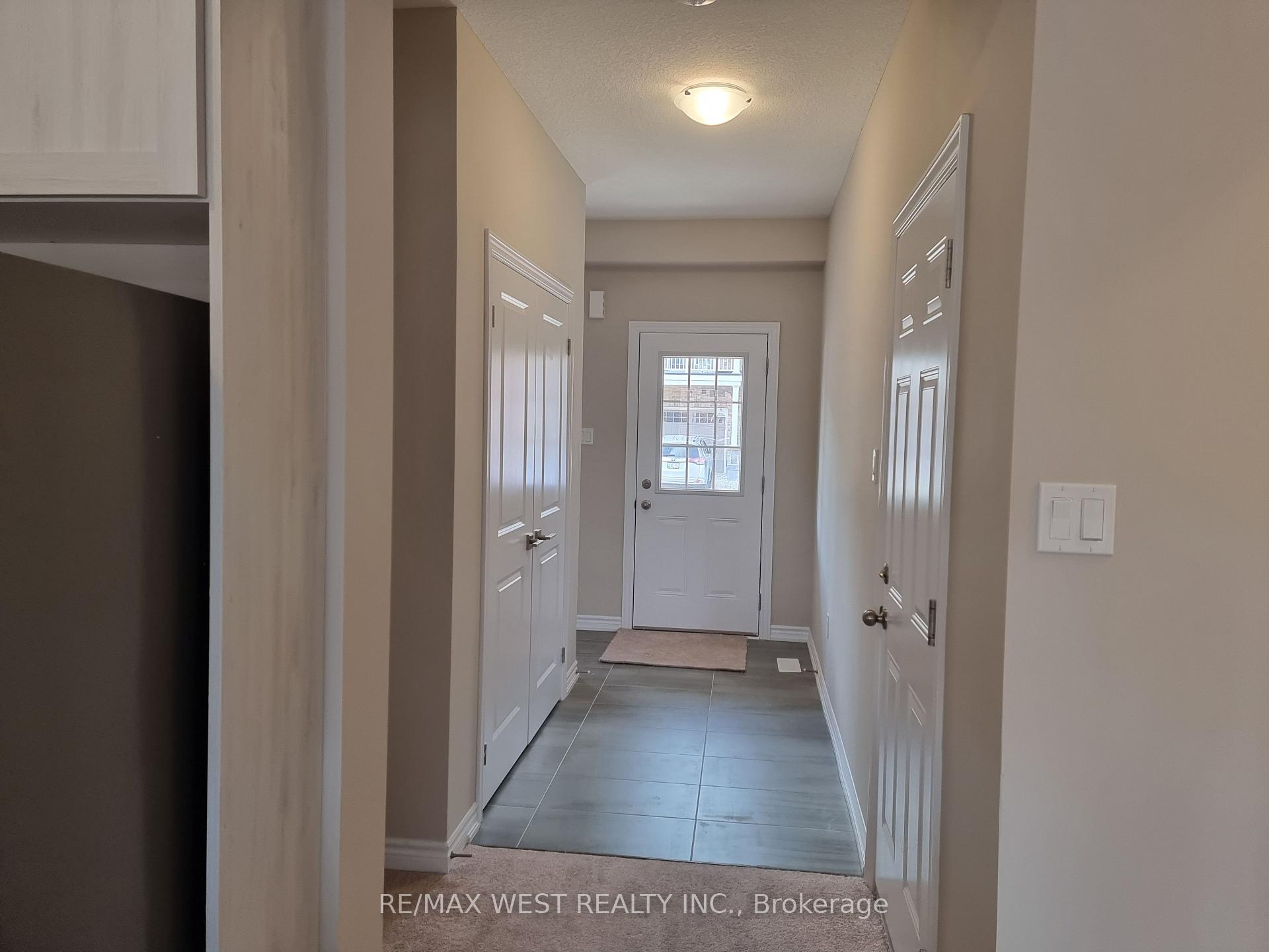 Photo 3 of 58 Dewberry Drive, Kitchener — HOMEH