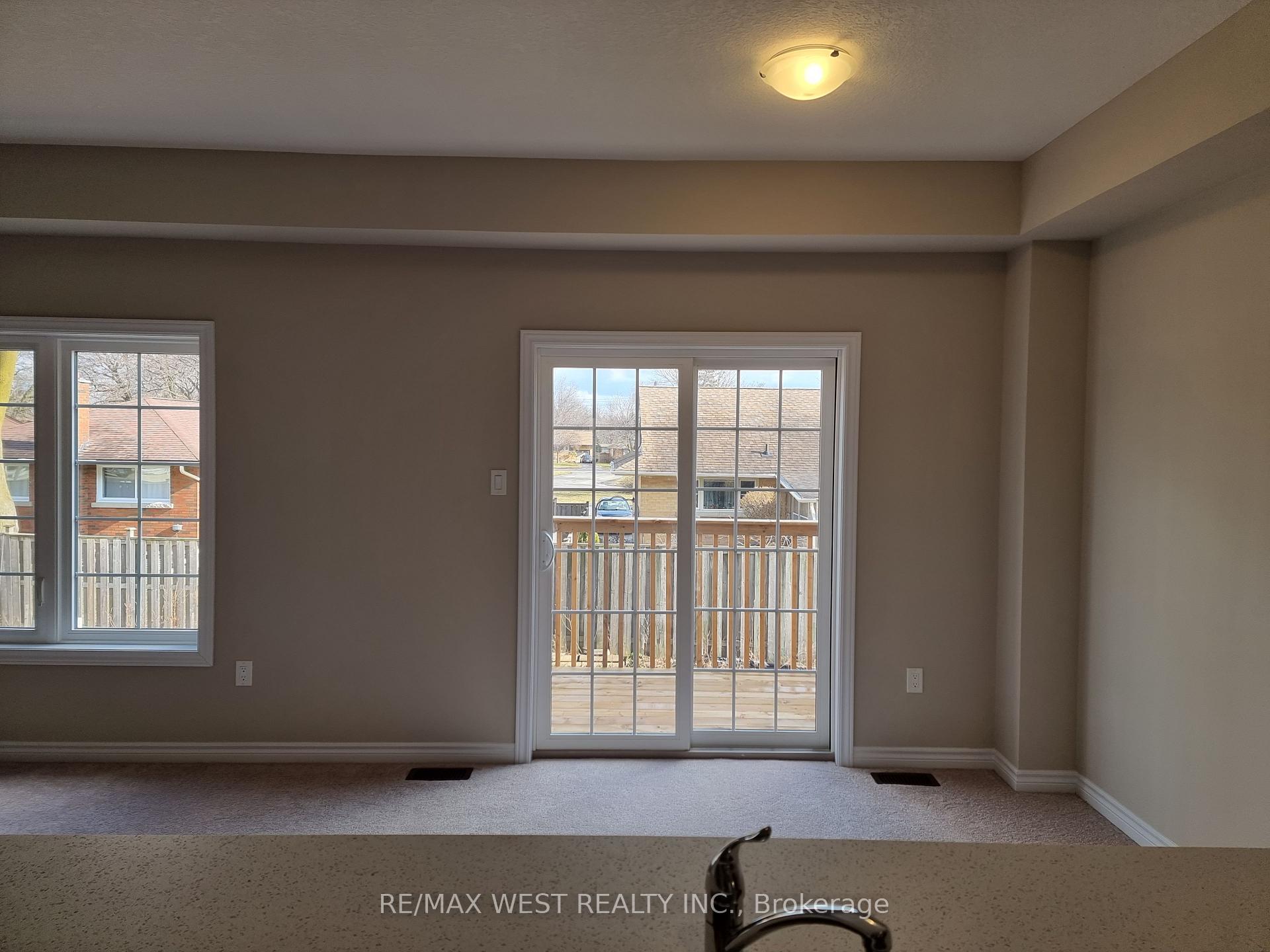 Photo 5 of 58 Dewberry Drive, Kitchener — HOMEH