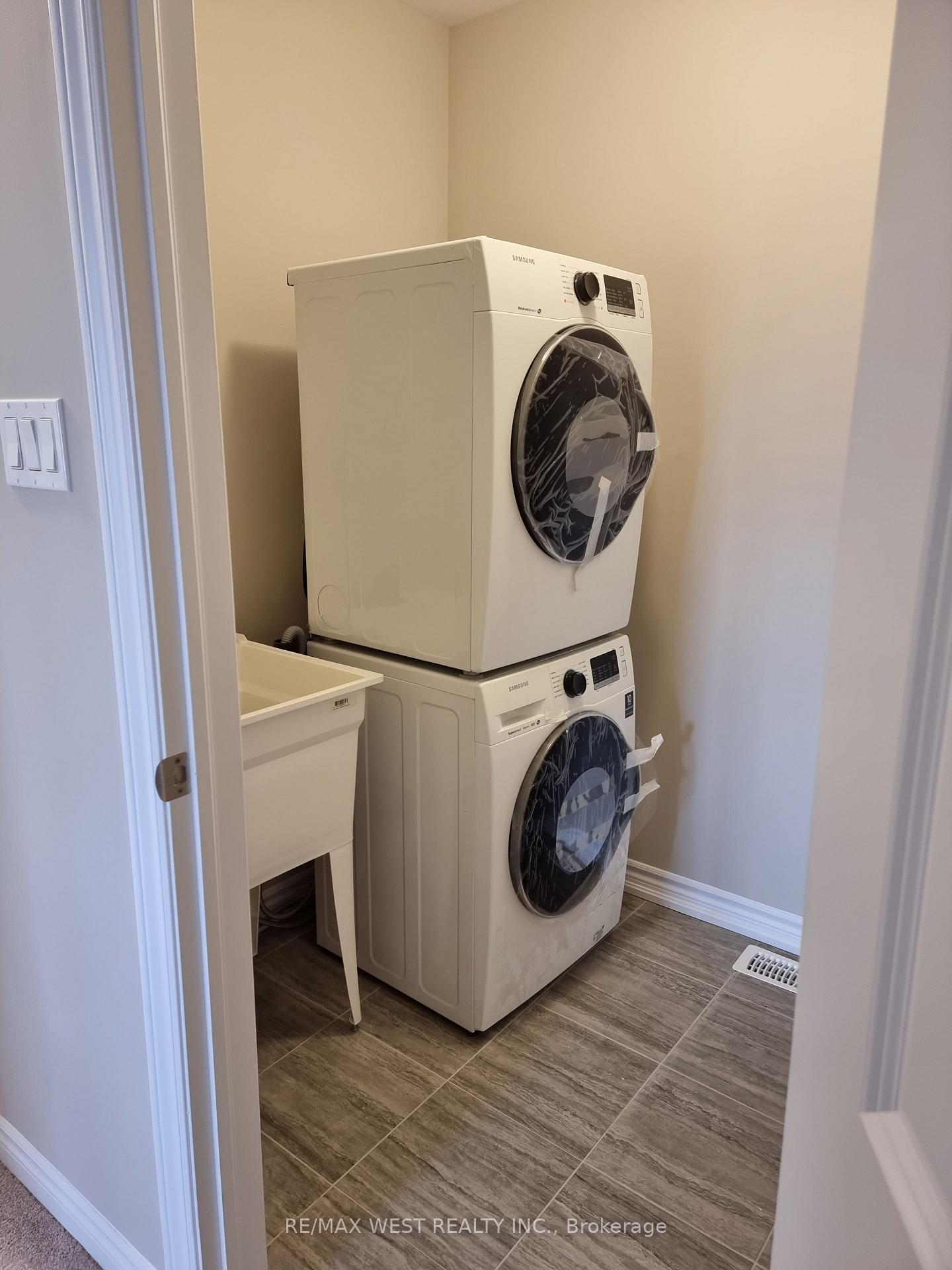 Photo 8 of 58 Dewberry Drive, Kitchener — HOMEH