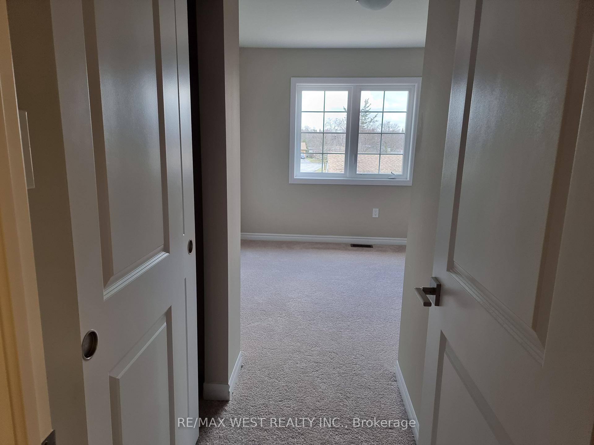 Photo 10 of 58 Dewberry Drive, Kitchener — HOMEH