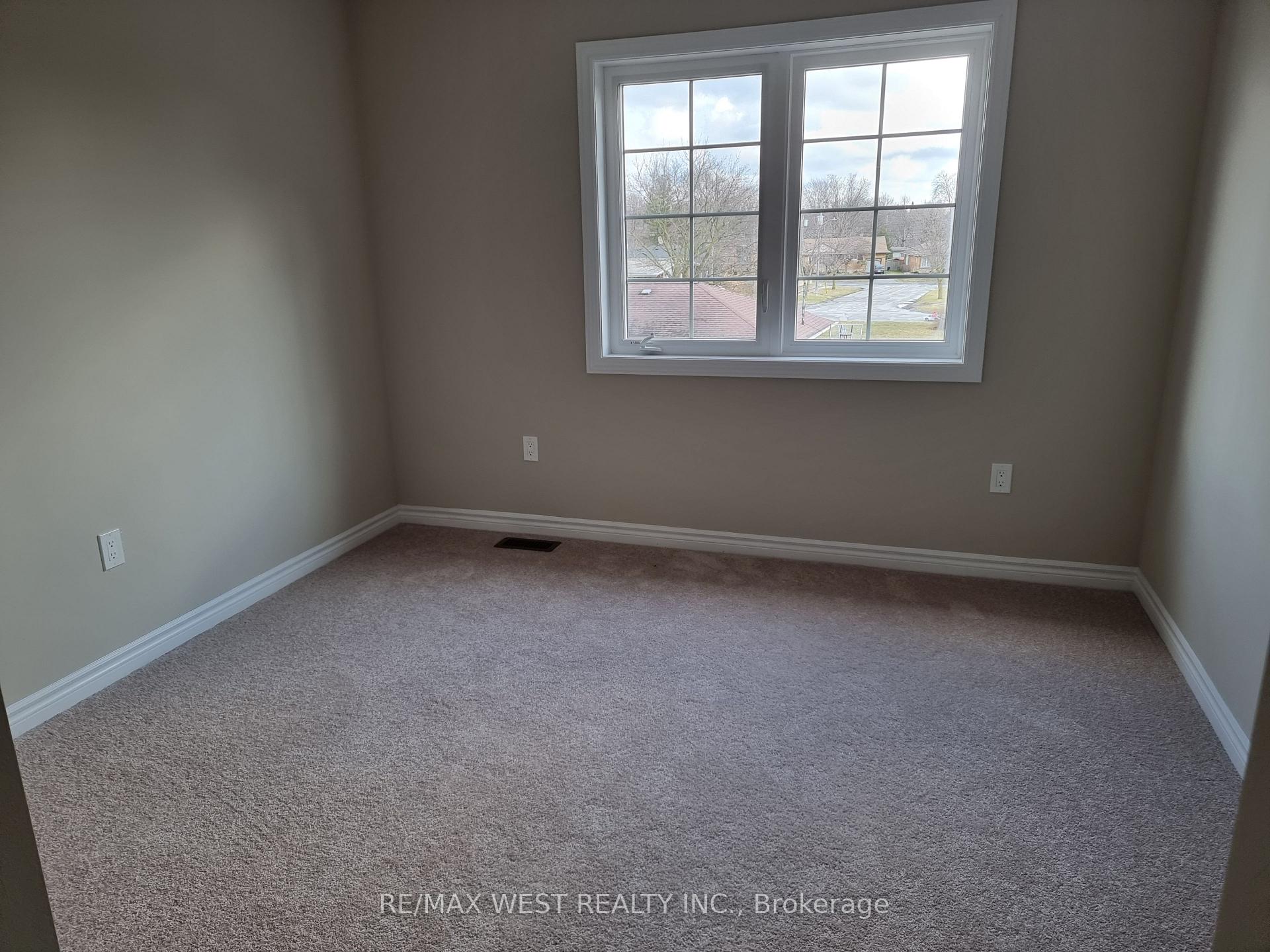 Photo 11 of 58 Dewberry Drive, Kitchener — HOMEH