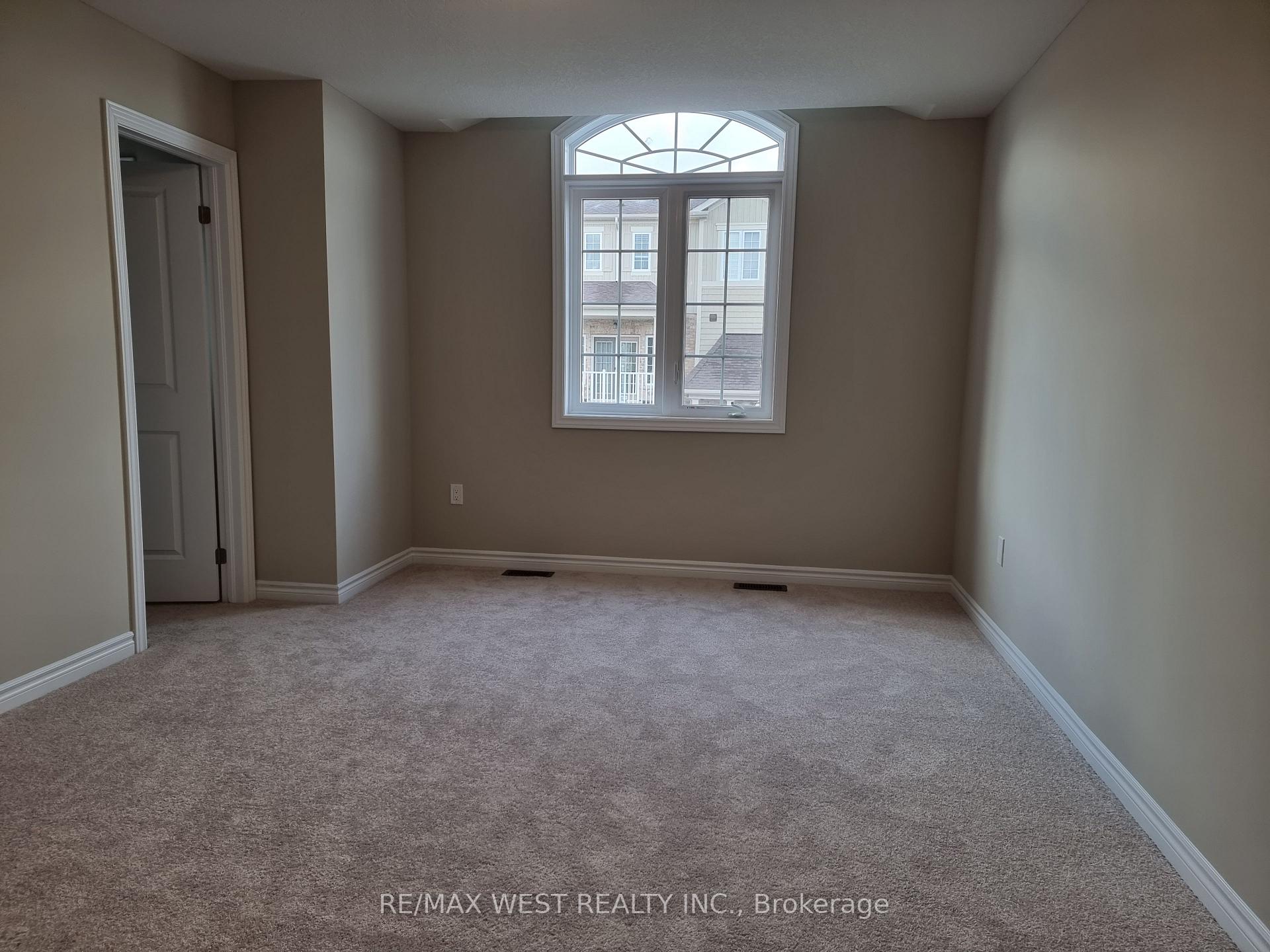 Photo 13 of 58 Dewberry Drive, Kitchener — HOMEH