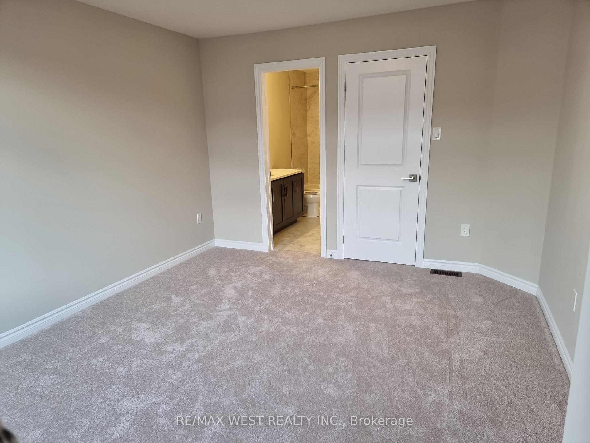 Photo 15 of 58 Dewberry Drive, Kitchener — HOMEH