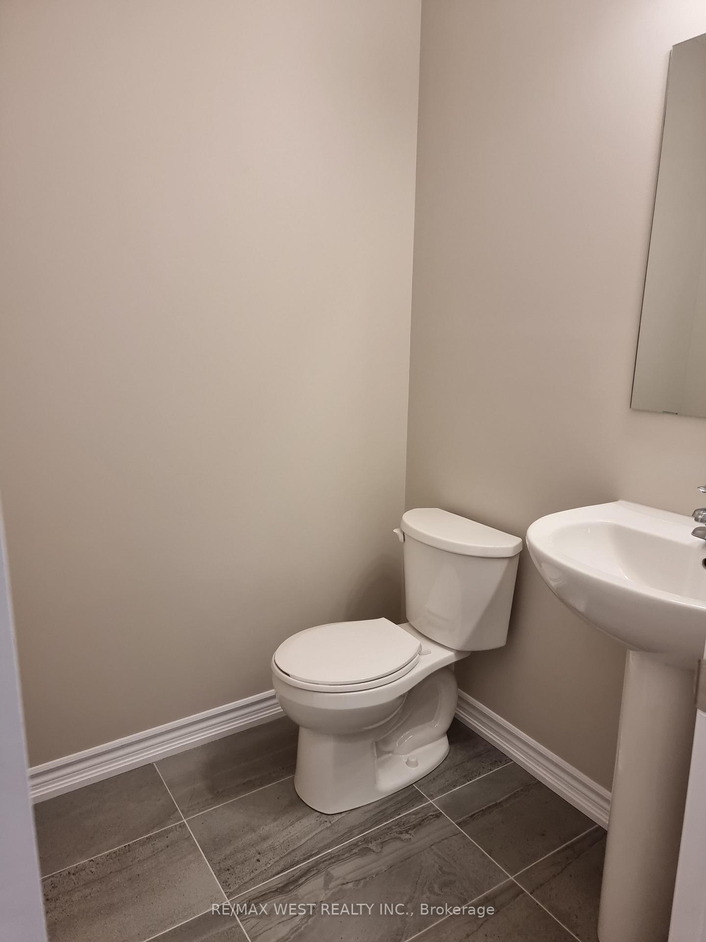 Photo 16 of 58 Dewberry Drive, Kitchener — HOMEH