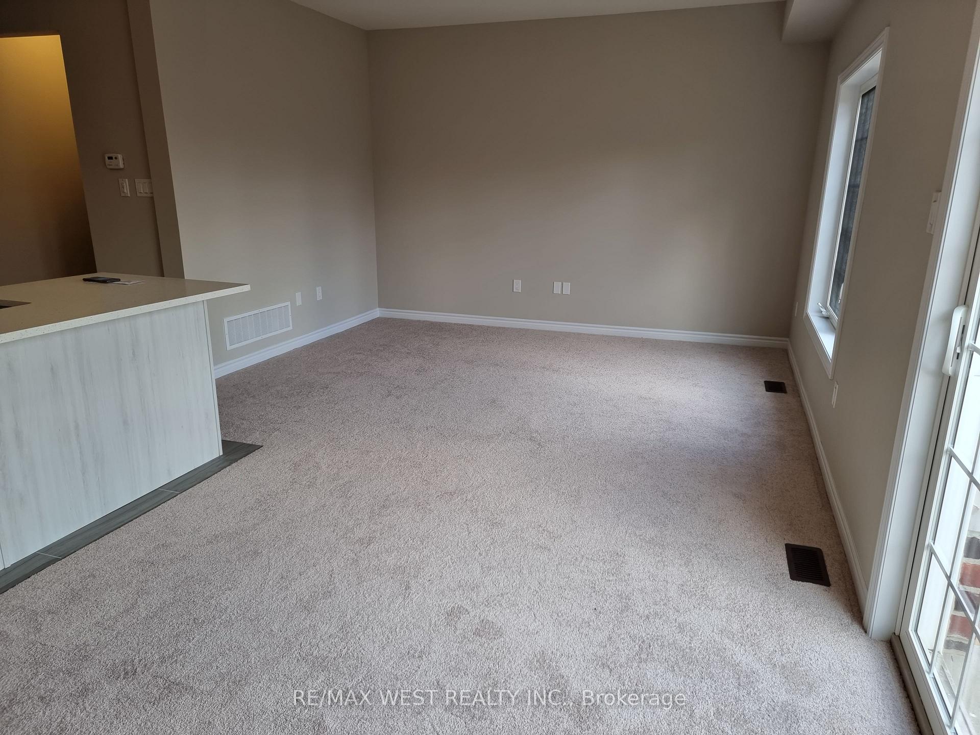 Photo 17 of 58 Dewberry Drive, Kitchener — HOMEH