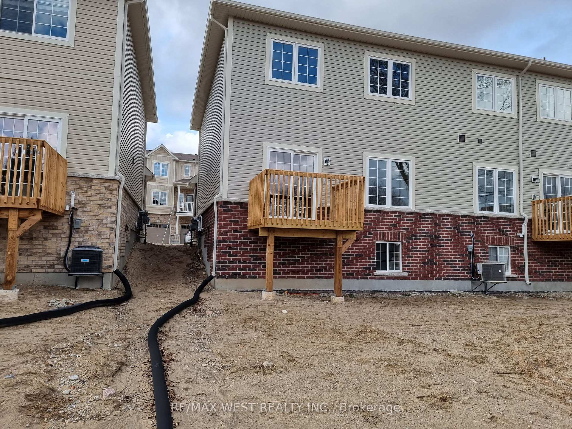 Photo 18 of 58 Dewberry Drive, Kitchener — HOMEH