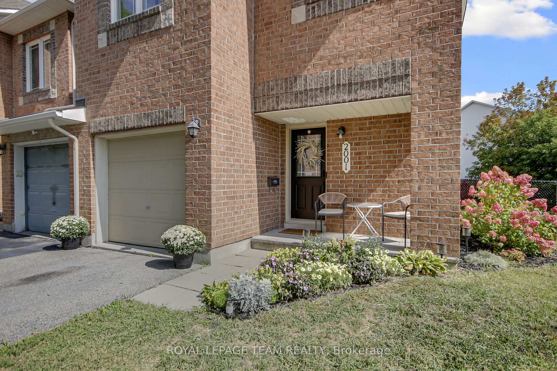 Photo 3 of 2001 Dunollie Crescent, Ottawa, Kanata - Morgan's Grant/South March — HOMEH