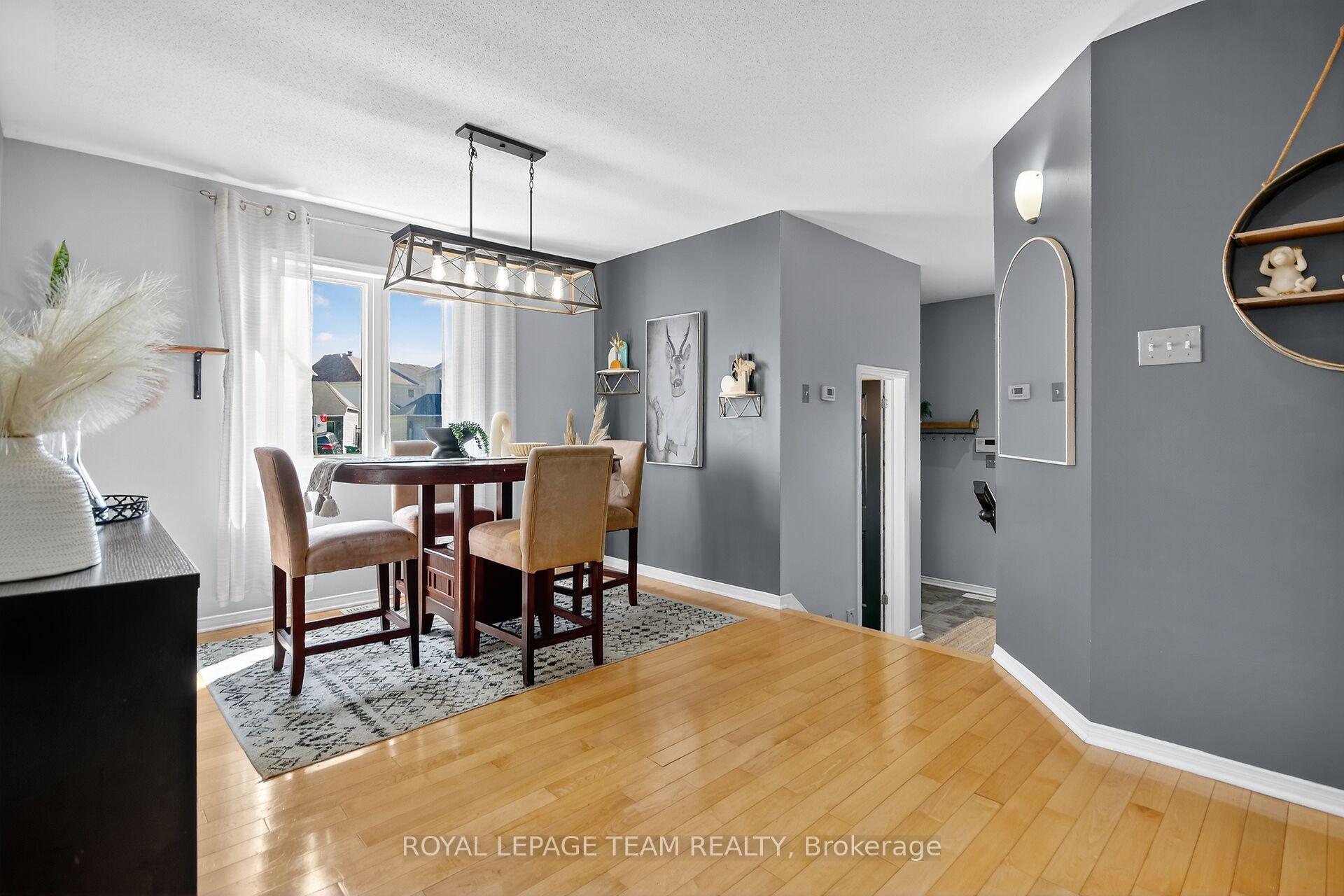 Photo 5 of 2001 Dunollie Crescent, Ottawa, Kanata - Morgan's Grant/South March — HOMEH