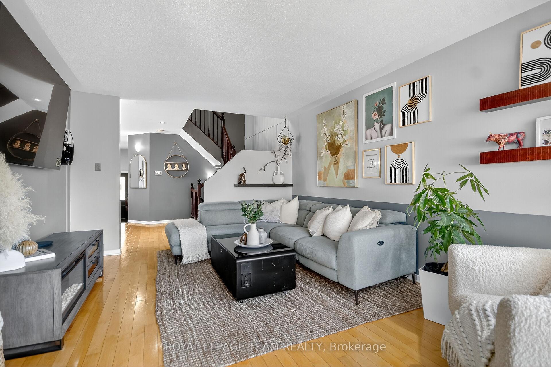 Photo 10 of 2001 Dunollie Crescent, Ottawa, Kanata - Morgan's Grant/South March — HOMEH