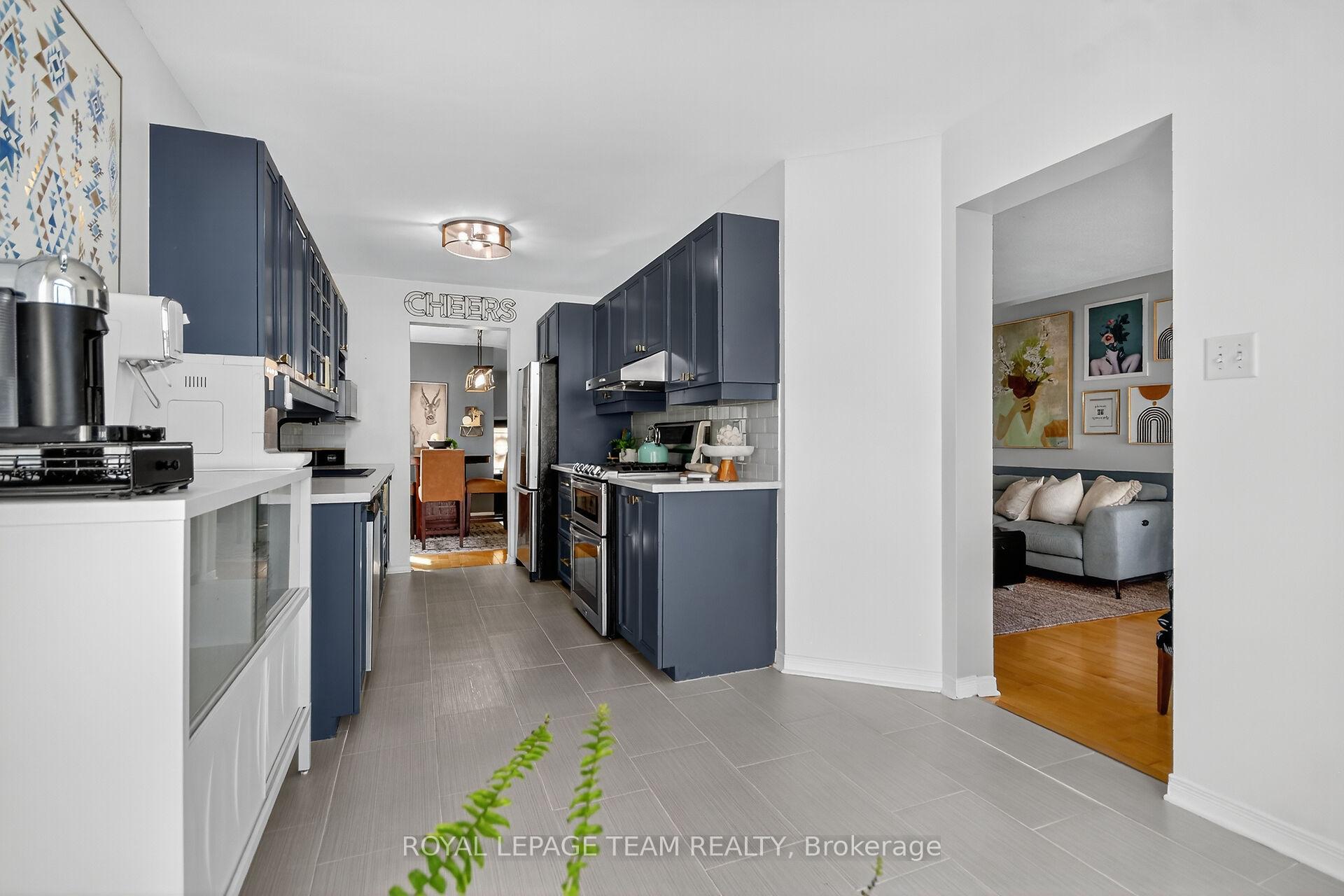 Photo 13 of 2001 Dunollie Crescent, Ottawa, Kanata - Morgan's Grant/South March — HOMEH