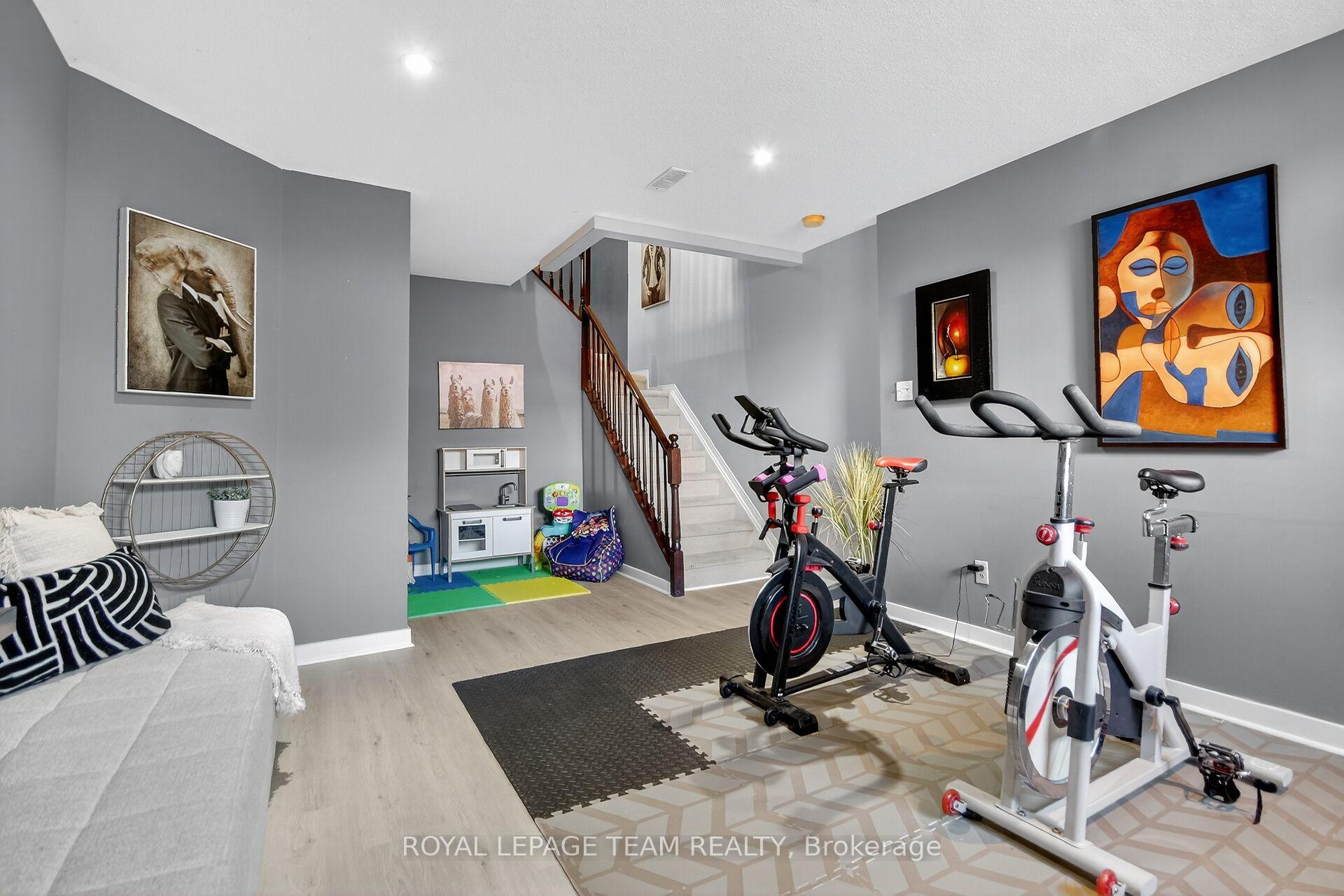 Photo 31 of 2001 Dunollie Crescent, Ottawa, Kanata - Morgan's Grant/South March — HOMEH