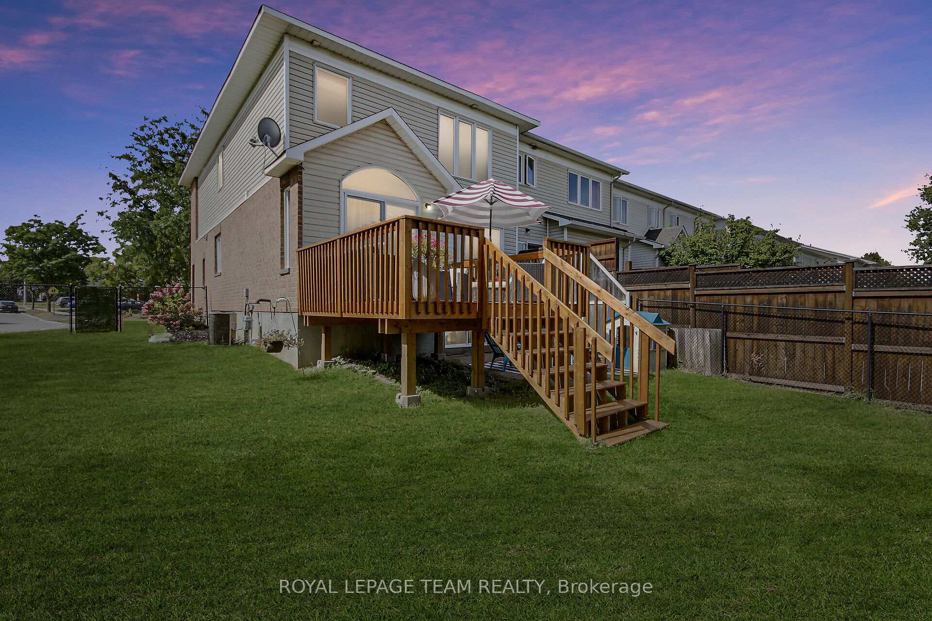 Photo 34 of 2001 Dunollie Crescent, Ottawa, Kanata - Morgan's Grant/South March — HOMEH
