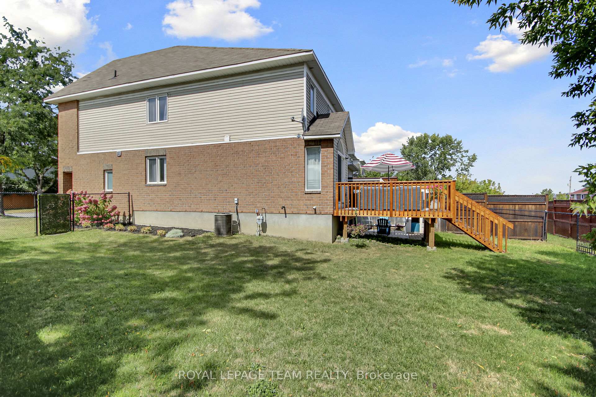 Photo 35 of 2001 Dunollie Crescent, Ottawa, Kanata - Morgan's Grant/South March — HOMEH