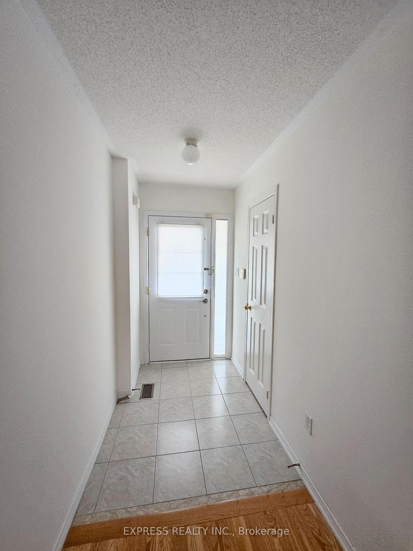 Photo 7 of 104 Prince Charles Way, Markham, Berczy — HOMEH