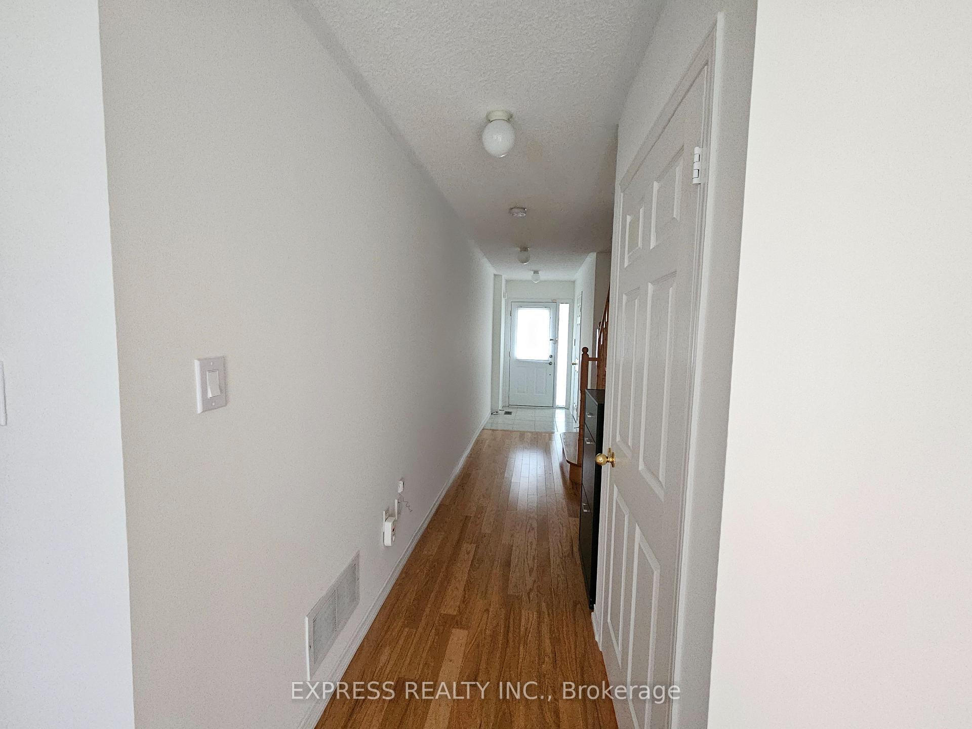 Photo 8 of 104 Prince Charles Way, Markham, Berczy — HOMEH