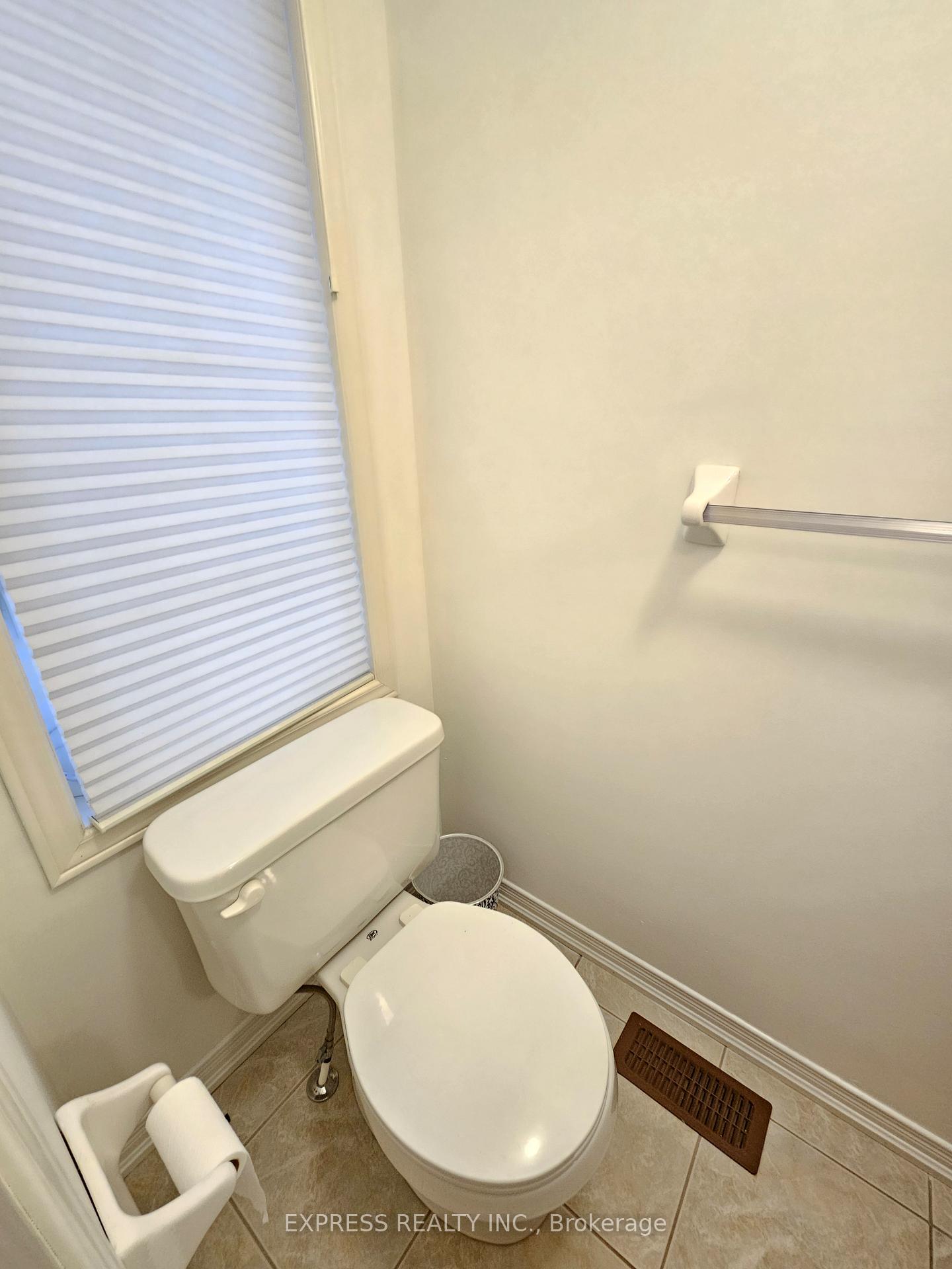 Photo 9 of 104 Prince Charles Way, Markham, Berczy — HOMEH