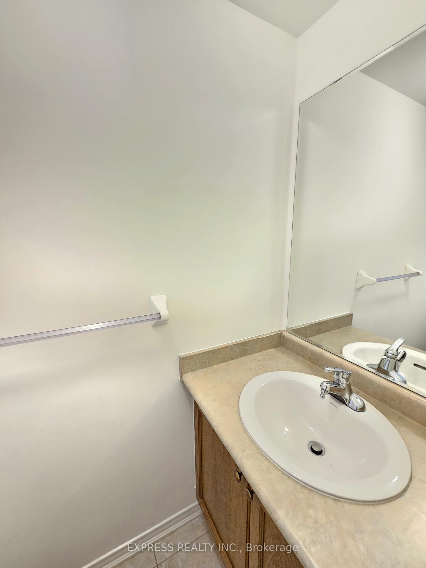 Photo 10 of 104 Prince Charles Way, Markham, Berczy — HOMEH